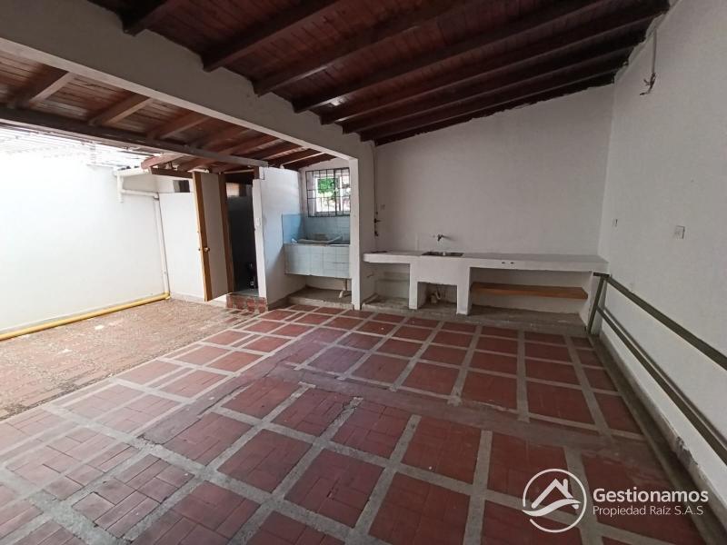 8bd98056-348b-4f16-b3f1-b61af41b7a81.jpg